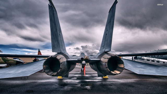 Large jet airport tarmac cloudy free wallpaper - medium preview image