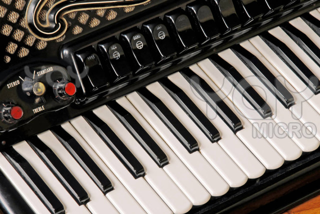 Piano keyboard closeup keys knobs free wallpaper - medium preview image