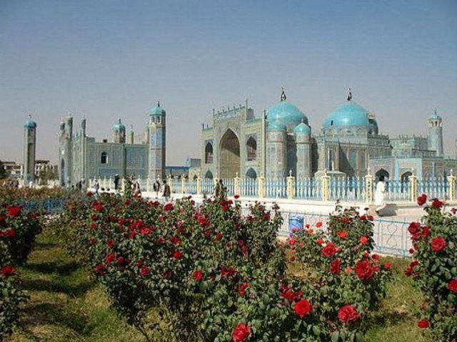 Large building blue dome rose free wallpaper - medium preview image