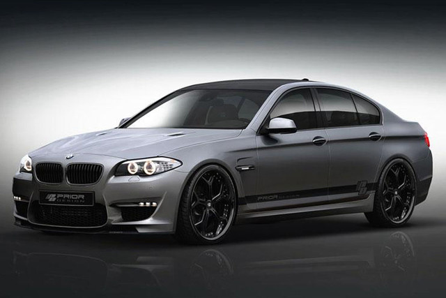 Silver car studio black white free wallpaper - medium preview image