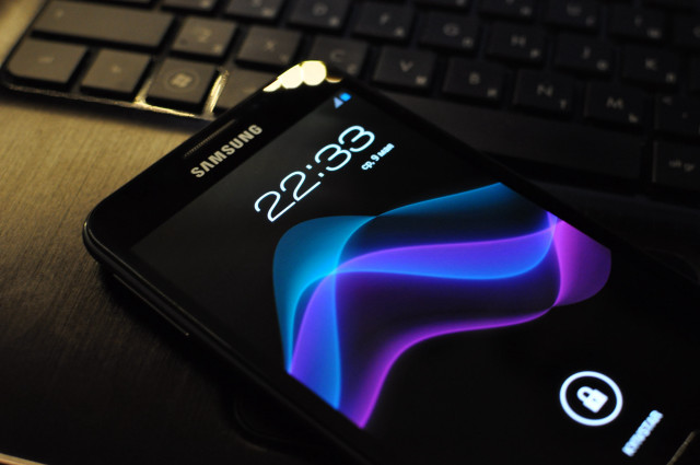 Cell phone desk keyboard mouse free wallpaper - medium preview image
