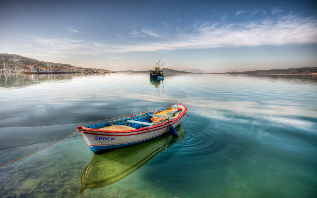 Boat floating lake shoreline distant free wallpaper - medium preview image