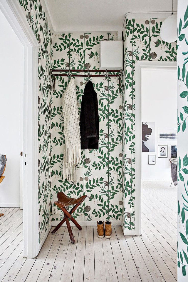 Leafy coatrack palmbench maximalism detailed free wallpaper - medium preview image
