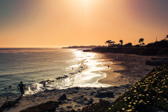 Beach people walking sunset clouds free wallpaper - medium preview image