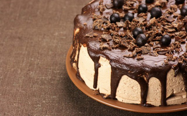 Chocolate cake frosting chocolate chips free wallpaper - medium preview image
