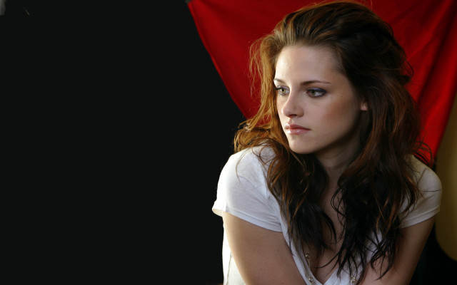 Woman longhair redcurtain serious claricebeckett free wallpaper - medium preview image