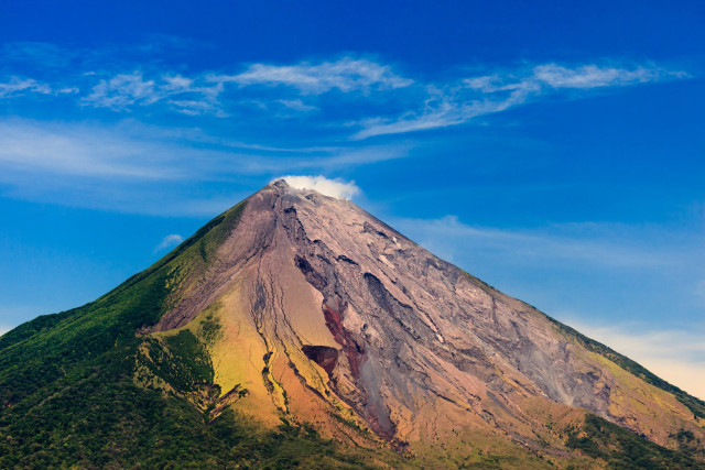 Large mountain tall peak field free wallpaper - medium preview image