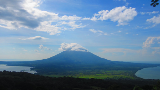 Mountain lake cloud water sky free wallpaper - medium preview image