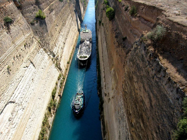 Boats canal canyon bridge man free wallpaper - medium preview image