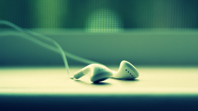 Ear buds table window sill free wallpaper - medium preview image