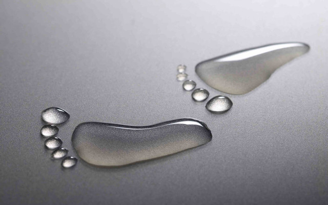 Metal surface water drops close free wallpaper - medium preview image