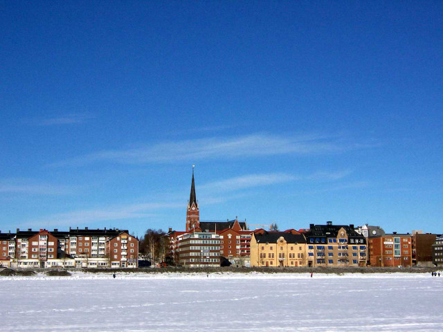Snowy building clock tower cityscape free wallpaper - medium preview image