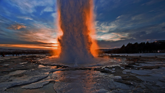 Geyser sunset dawn water people free wallpaper - medium preview image