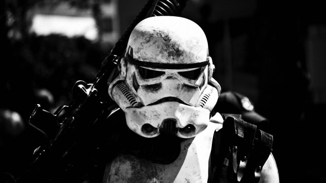 Stormtrooper gun helmet action scene #2 free wallpaper - medium preview image