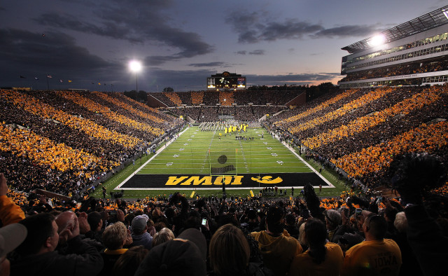 Football stadium fans field player free wallpaper - medium preview image
