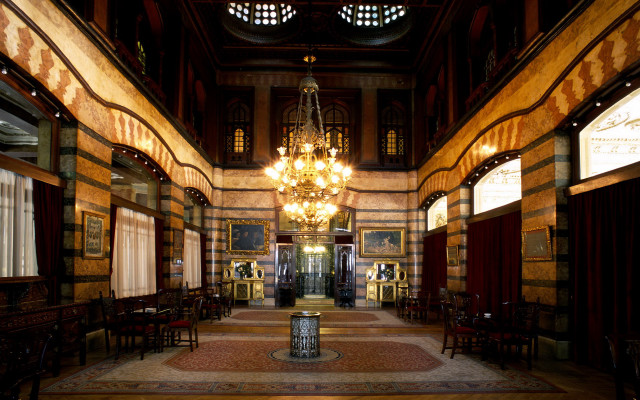 Large room chandelier ceiling hanging free wallpaper - medium preview image