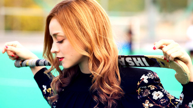 Woman tennis redhair blonde nails free wallpaper - medium preview image