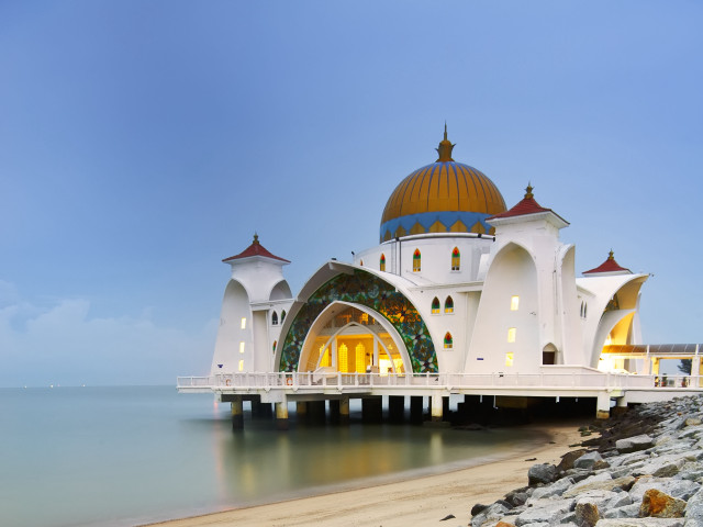 White building dome beach ocean free wallpaper - medium preview image