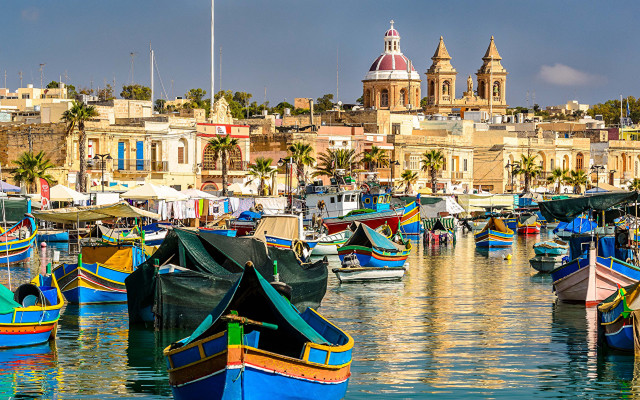 Harbor colorful boats city skyline free wallpaper - medium preview image