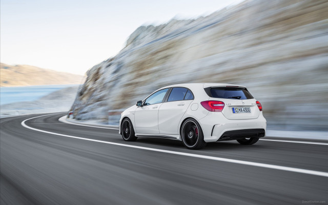 White mercedes beach motion blur free wallpaper - medium preview image