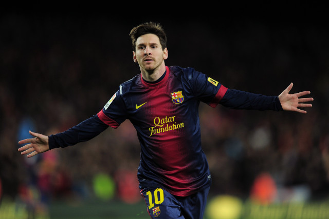 Man soccer uniform running arms #2 free wallpaper - medium preview image