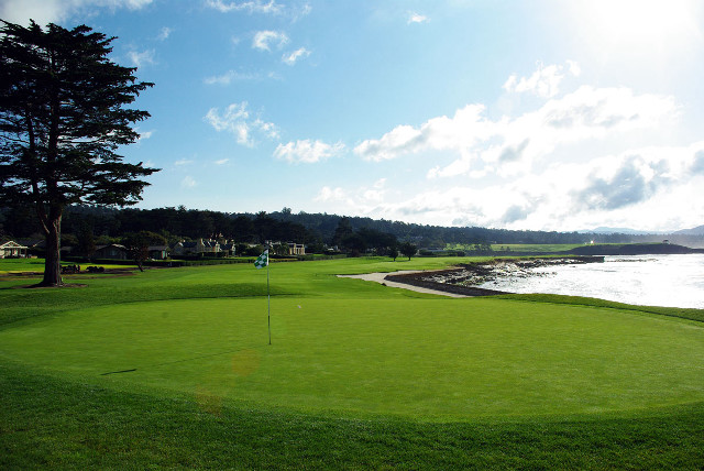 Golf course green lake house free wallpaper - medium preview image