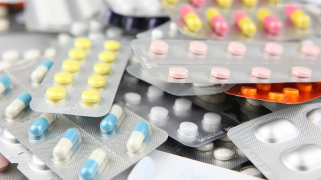 Pills contraptions pile tabletop white free wallpaper - medium preview image