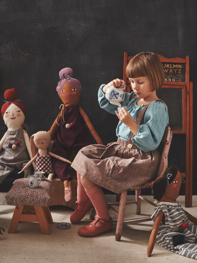 Little girl chair doll floor free wallpaper - medium preview image