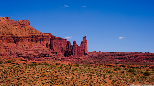 Large rock formation desert blue #2 free wallpaper - medium preview image