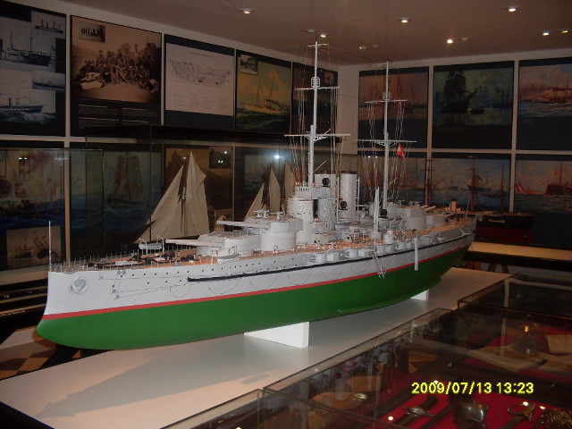 Ship model museum display glass free wallpaper - medium preview image