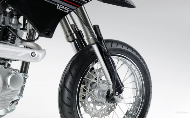 Motorcycle tire spokes black red free wallpaper - medium preview image