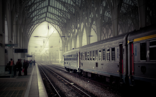 Train parked station people walking free wallpaper - medium preview image