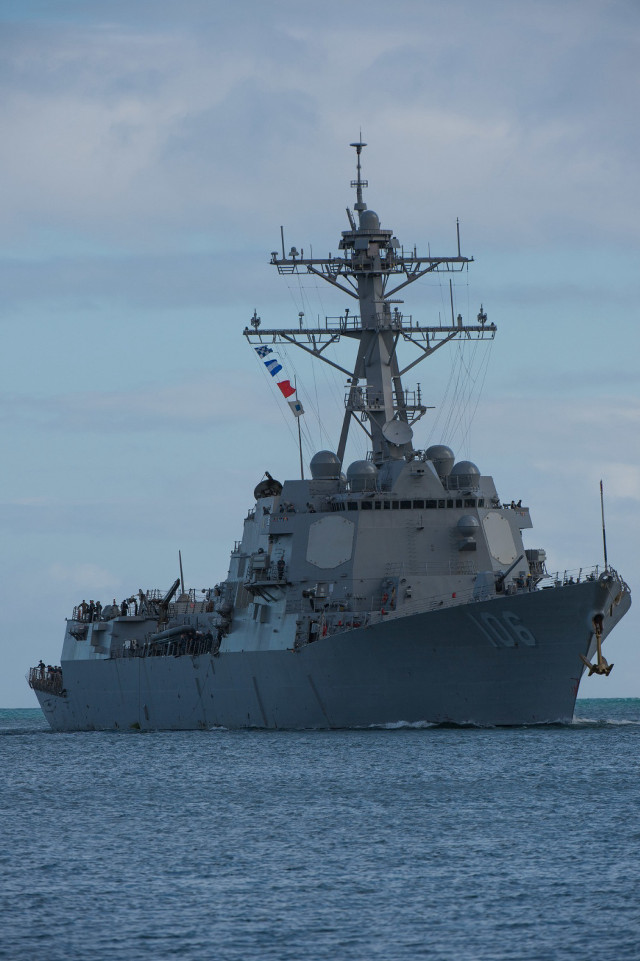Large ship water flag mast free wallpaper - medium preview image