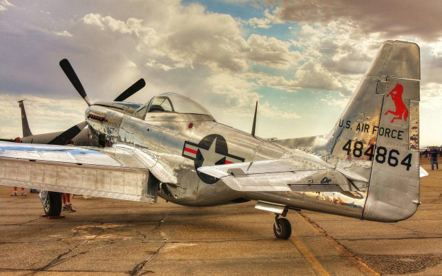 Silver airplane airport tarmac propellers free wallpaper - medium preview image