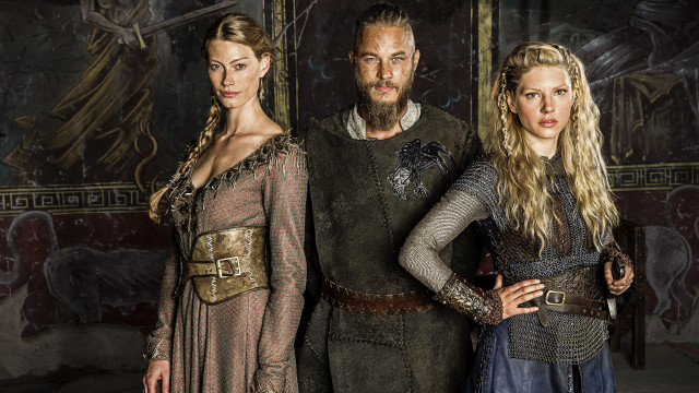 Medieval costume man women wall free wallpaper - medium preview image