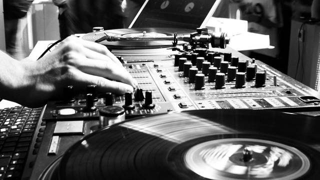 Dj mixing record player arm free wallpaper - medium preview image