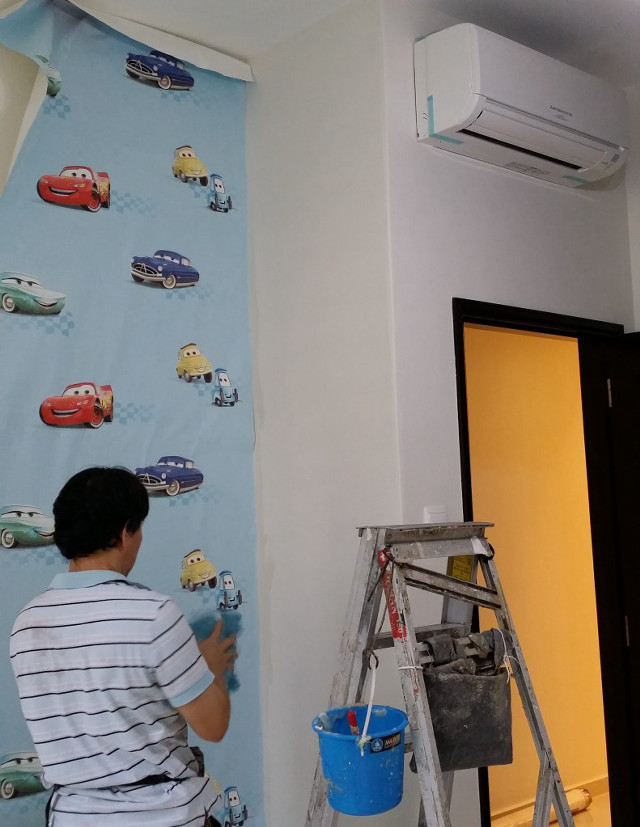 Man painting wall cars ladder free wallpaper - medium preview image