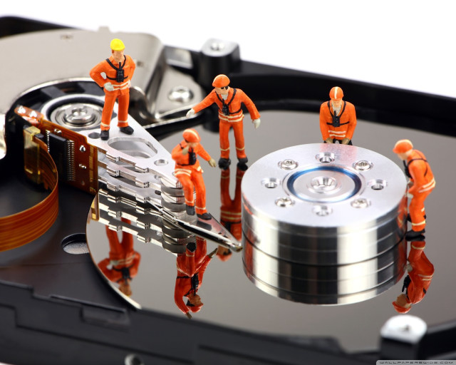 Hard drive figurines center image free wallpaper - medium preview image