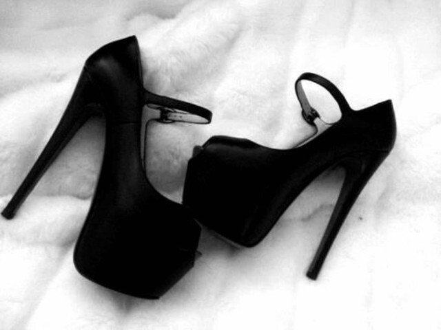 Black heels white blanket rasquache free wallpaper - medium preview image