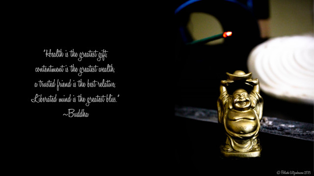 Golden statue white plate table free wallpaper - medium preview image