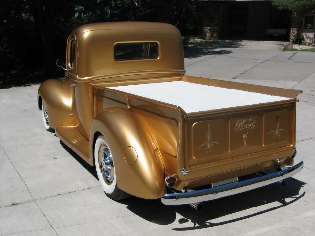 Shiny gold truck sidewalk tree free wallpaper - medium preview image