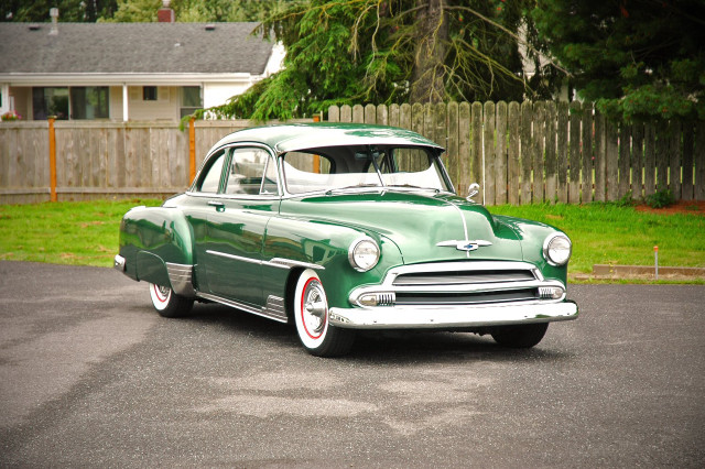 Green car parking lot house free wallpaper - medium preview image