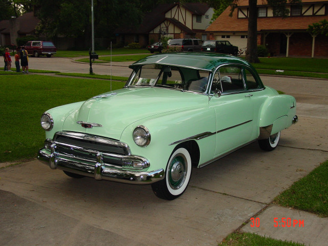 Mint green car residential sidewalk free wallpaper - medium preview image