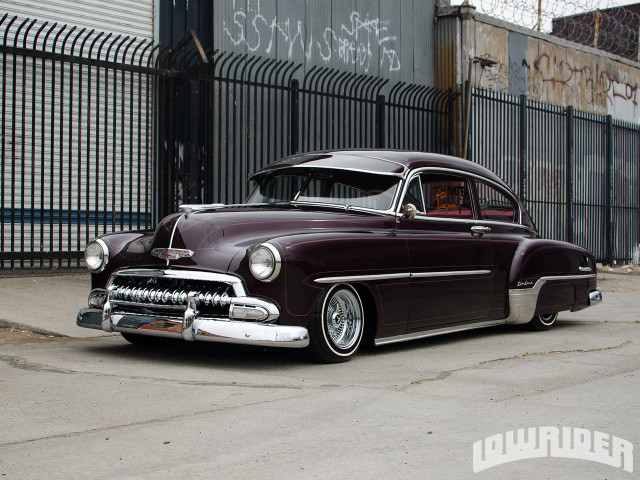 Classic car fence gate graffiti free wallpaper - medium preview image