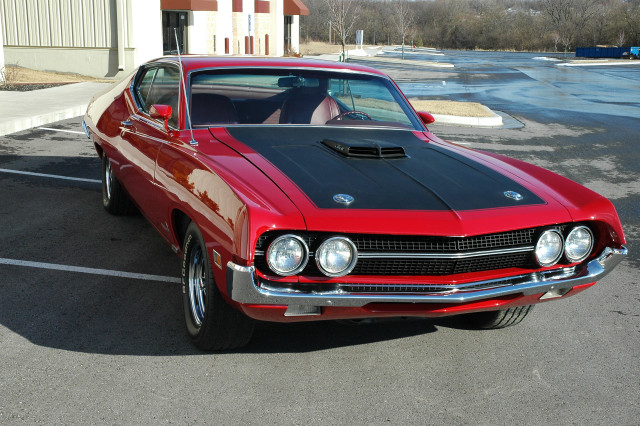 Red car parking lot building free wallpaper - medium preview image