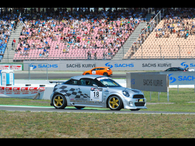 Racecar crowd stadium action tiltshift free wallpaper - medium preview image