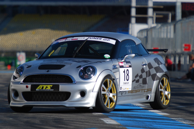 Silver car racing track number free wallpaper - medium preview image