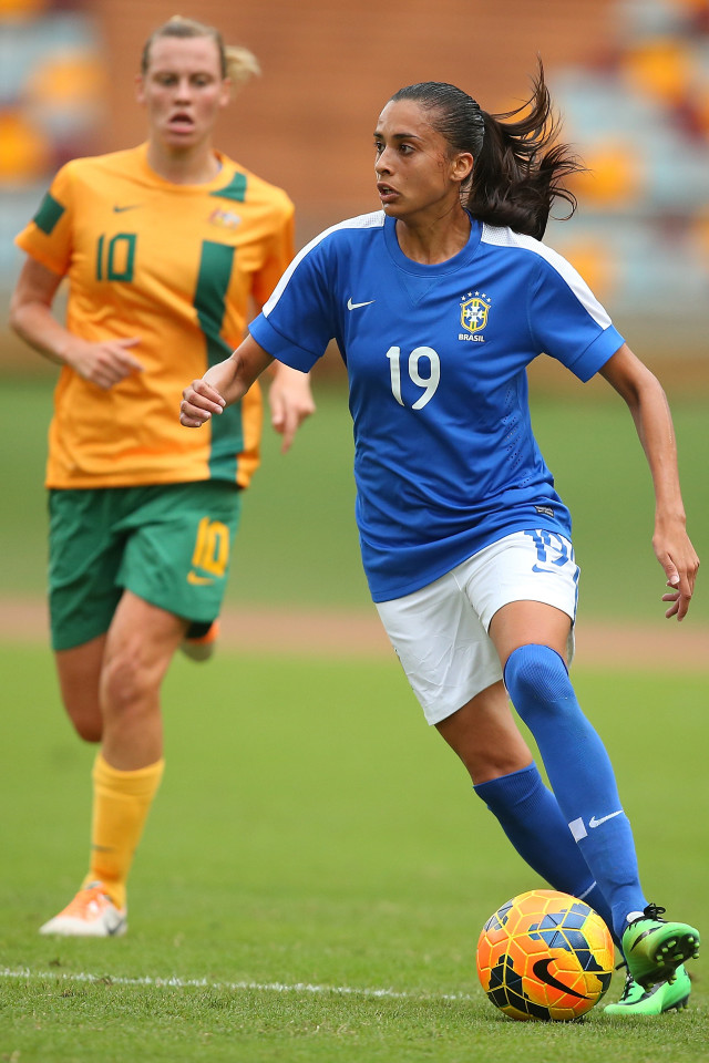 Soccer kick female watch boys free wallpaper - medium preview image