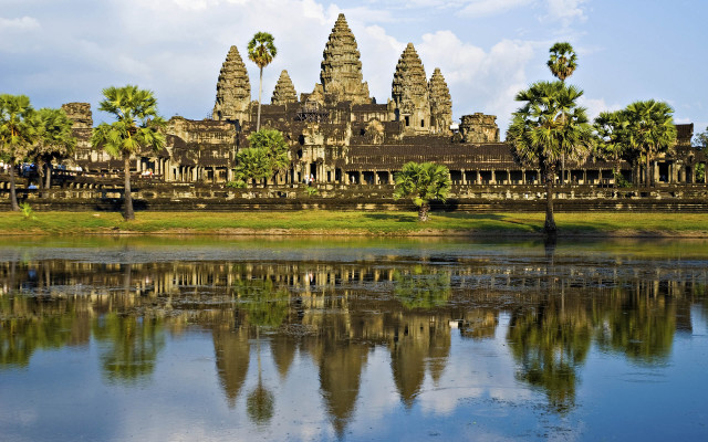 Large building water trees sky free wallpaper - medium preview image