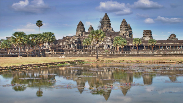 Large building pond trees castle free wallpaper - medium preview image